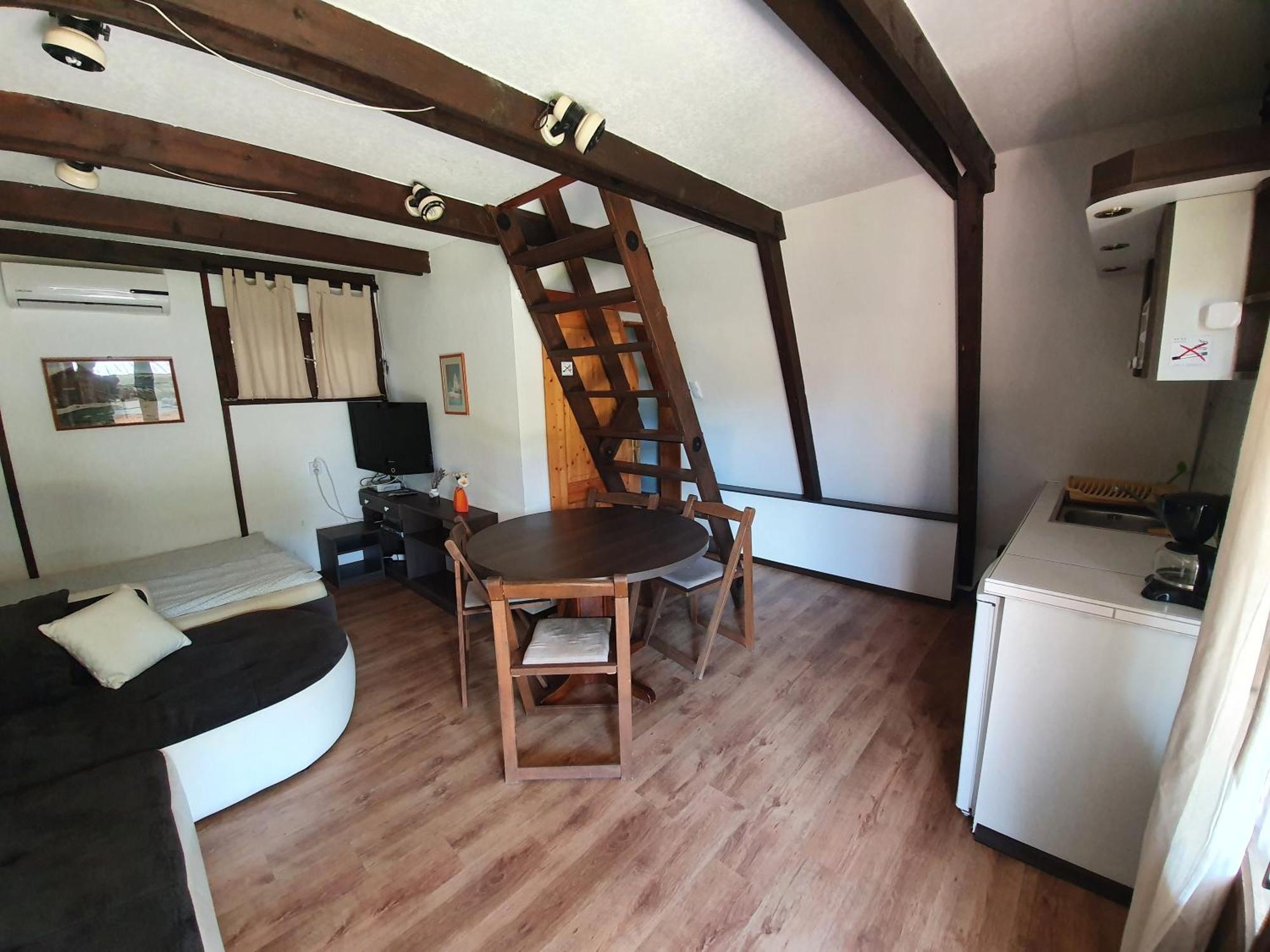 Mandel Fahazak Hotel Paloznak Room photo